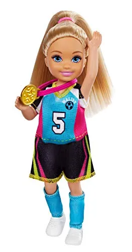 Barbie Dreamhouse Adventures Chelsea Doll, 6-Inch Blonde in Soccer Uniform, with Soccer Playset and Accessories, Gift for 3 to 7 Year Olds