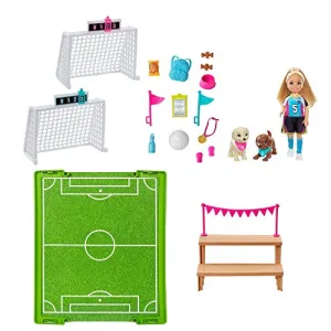 Barbie Dreamhouse Adventures Chelsea Doll, 6-Inch Blonde in Soccer Uniform, with Soccer Playset and Accessories, Gift for 3 to 7 Year Olds