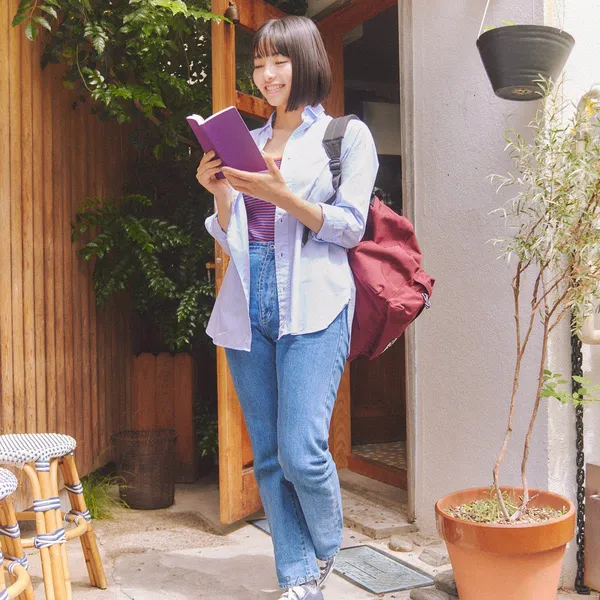 Hobonichi Weeks MEGA,  Hobonichi Techo 2025 Sneaker: Rich Purple Weeks Mega Softcover Book / Weekly Horizontal / January start / Monday start - English Edition