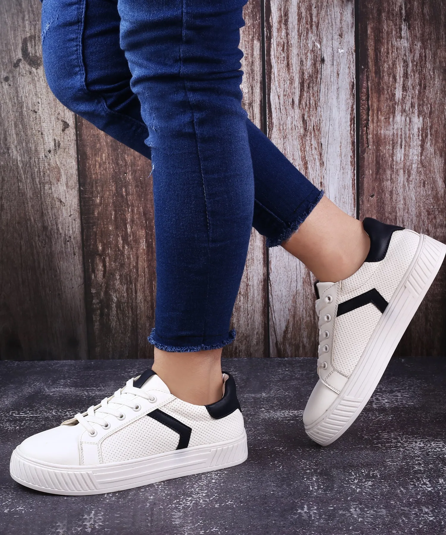 Latest Women's New Stylish Casual Sneaker Lace up Shoes